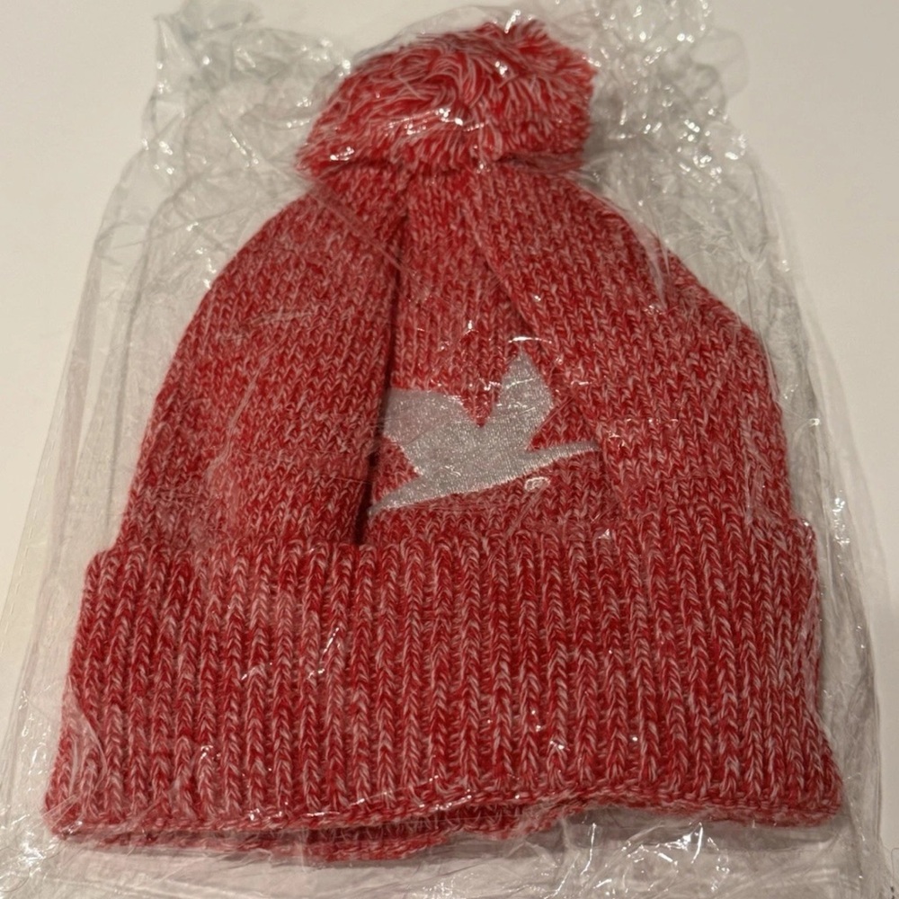 WAWA Gasoline company POM POM HAT with SOCKS * NEW *